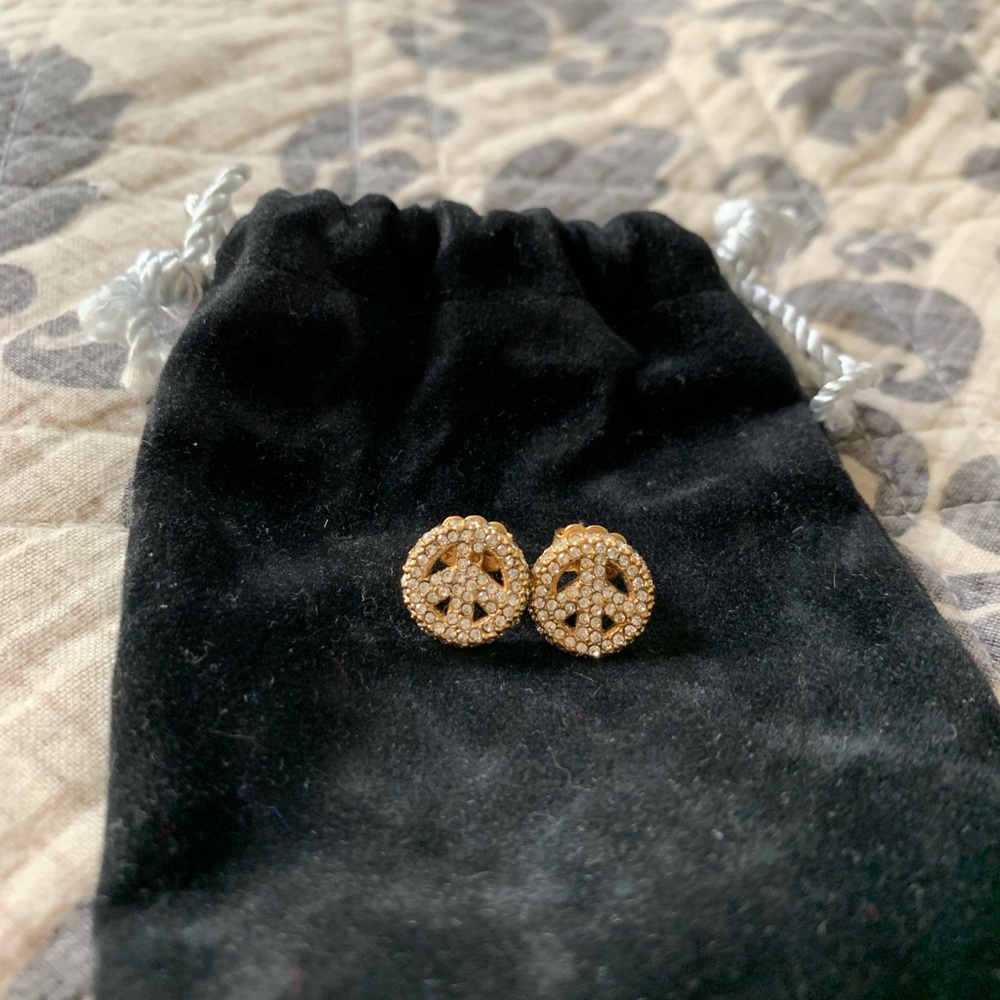 NADRI crystal peace sign earrings | | studs